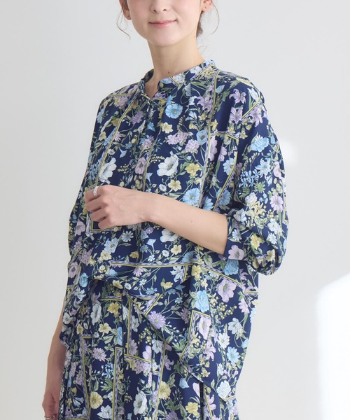 KATHARINE ROSS（キャサリンロス）の「【KATHARINE ROSS】リバイバルアロマプリントブラウス（シャツ/ブラウス・レディース・ネイビー/ピンク・FREE）」の2枚目の写真