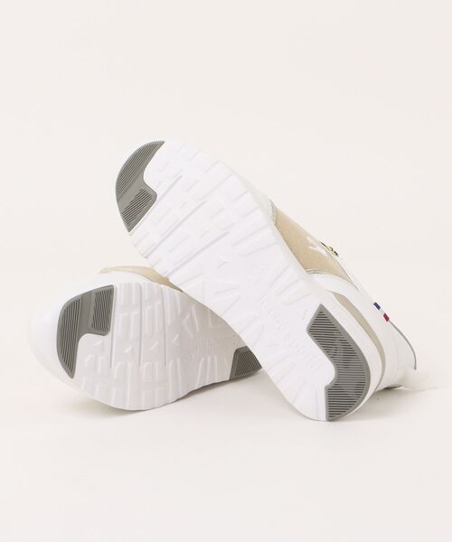 le coq sportif(ルコックスポルティフ)の「le coq sportif ルコックスポルティフ LCS CHARTE LIFT SI【防水/軽量】レディーススニーカー(LCSシャルテリフトSI)(スニーカー・レディース・ゴールド・22.5cm/23.0cm/23.5cm/24.0cm/24.5cm/25.0cm)」の3枚目の写真