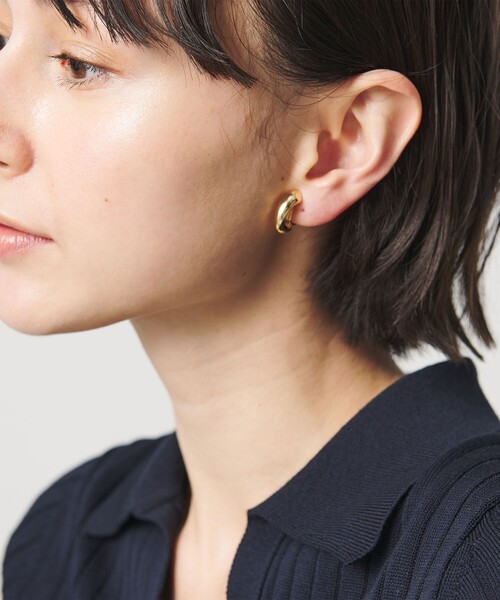 UNITED ARROWS（ユナイテッドアローズ）の「NRW C イヤリング（イヤリング・レディース・ゴールド/シルバー・FREE）」の2枚目の写真