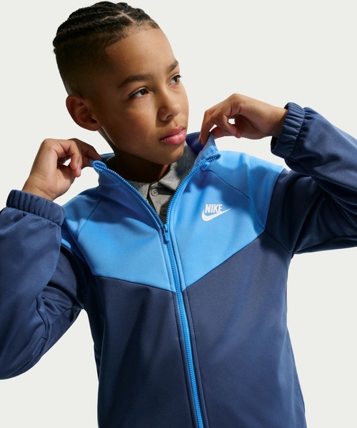 NIKE(ナイキ)の「ナイキ NIKE YTH NSW DF トラックスーツ PK FZ(ジャージ・キッズ・ブルー/ブラック・130cm/140cm/150cm/160cm)」の11枚目の写真