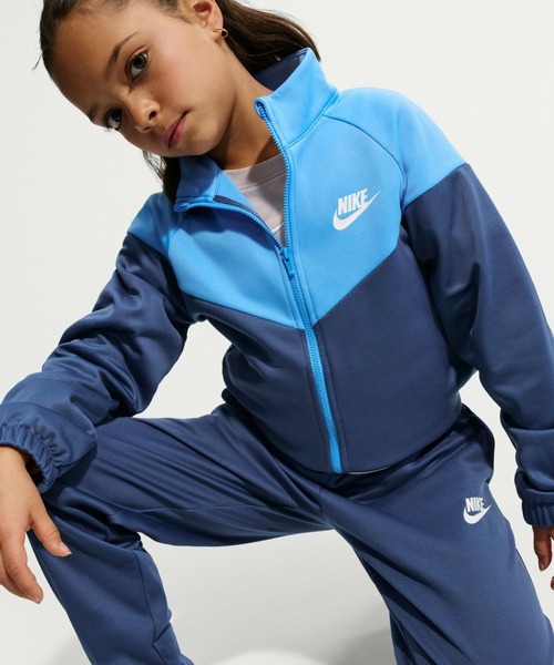NIKE(ナイキ)の「ナイキ NIKE YTH NSW DF トラックスーツ PK FZ(ジャージ・キッズ・ブルー/ブラック・130cm/140cm/150cm/160cm)」の10枚目の写真