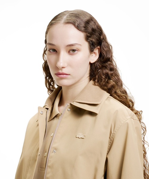 LACOSTE（ラコステ）の「撥水 ダブルカラー BACHプリーツ ロングスプリングコート（ステンカラーコート・レディース・ベージュ/ブラック・34/40/36/38）」の17枚目の写真