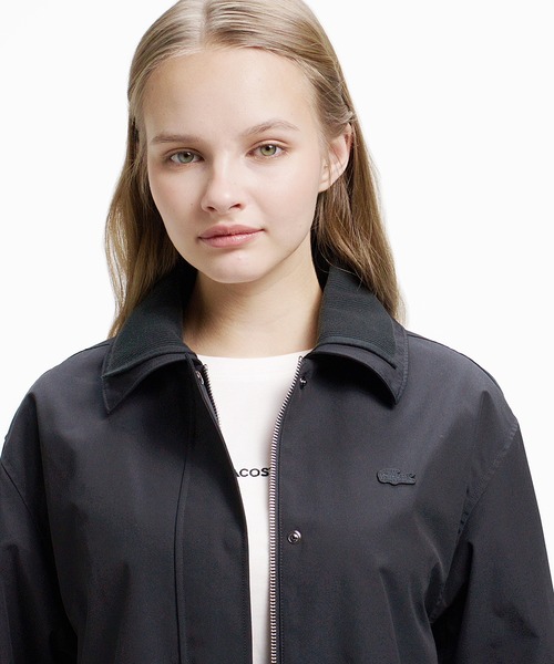 LACOSTE（ラコステ）の「撥水 ダブルカラー BACHプリーツ ロングスプリングコート（ステンカラーコート・レディース・ベージュ/ブラック・34/40/36/38）」の4枚目の写真