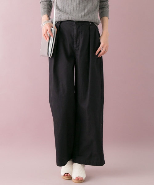 URBAN RESEARCH(アーバンリサーチ)の「UR ワイドタックチノパンツ(チノパンツ・レディース・ベージュ/ネイビー・38/36)」の1枚目の写真