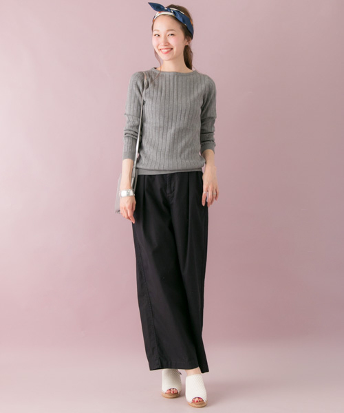 URBAN RESEARCH(アーバンリサーチ)の「UR ワイドタックチノパンツ(チノパンツ・レディース・ベージュ/ネイビー・38/36)」の5枚目の写真