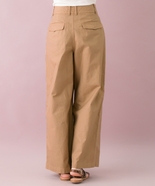 URBAN RESEARCH(アーバンリサーチ)の「UR ワイドタックチノパンツ(チノパンツ・レディース・ベージュ/ネイビー・38/36)」の9枚目の写真