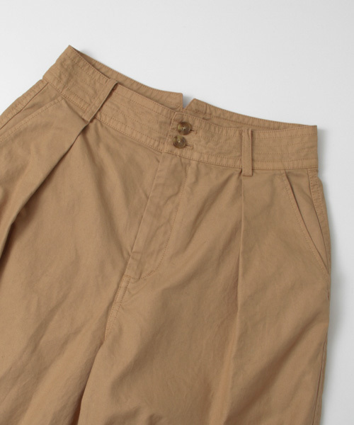 URBAN RESEARCH(アーバンリサーチ)の「UR ワイドタックチノパンツ(チノパンツ・レディース・ベージュ/ネイビー・38/36)」の10枚目の写真