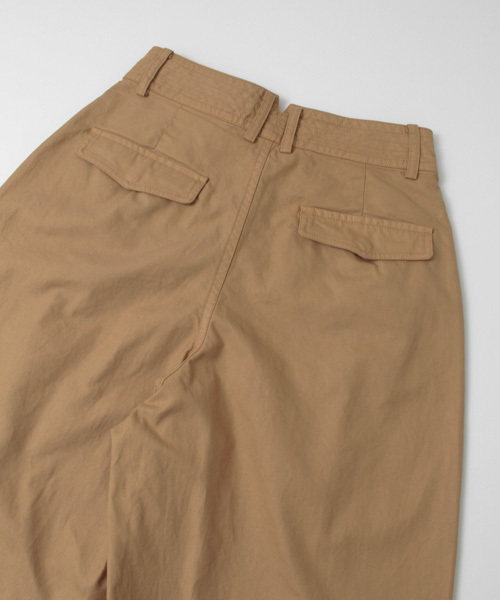 URBAN RESEARCH(アーバンリサーチ)の「UR ワイドタックチノパンツ(チノパンツ・レディース・ベージュ/ネイビー・38/36)」の14枚目の写真