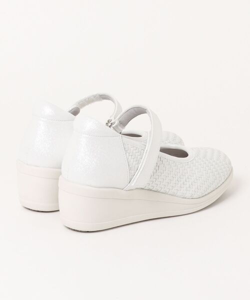 UnReef(アンリーフ)の「ウェッジヒールメリージェーンパンプス(パンプス・レディース・ブラック/シルバー・24.5cm/24.0cm/23.5cm/23.0cm/22.5cm)」の3枚目の写真