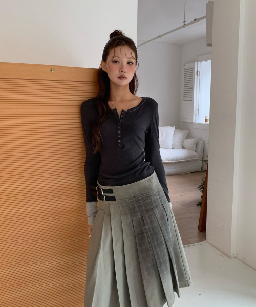 PORTERNA(ポルテナ)の「MIX POINT LONG SLEEVE BUTTON T-SHIRT-CHARCOAL(Tシャツ/カットソー・レディース・その他・X-SMALL/MEDIUM/SMALL)」の19枚目の写真