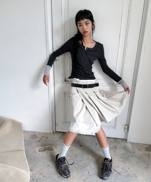 PORTERNA(ポルテナ)の「MIX POINT LONG SLEEVE BUTTON T-SHIRT-CHARCOAL(Tシャツ/カットソー・レディース・その他・X-SMALL/MEDIUM/SMALL)」の5枚目の写真