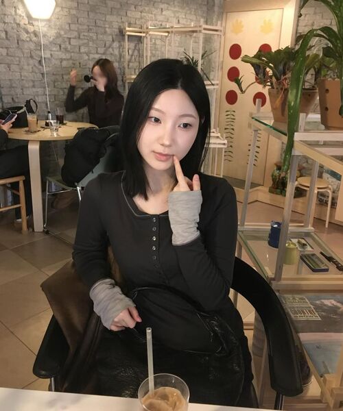 PORTERNA(ポルテナ)の「MIX POINT LONG SLEEVE BUTTON T-SHIRT-CHARCOAL(Tシャツ/カットソー・レディース・その他・X-SMALL/MEDIUM/SMALL)」の11枚目の写真