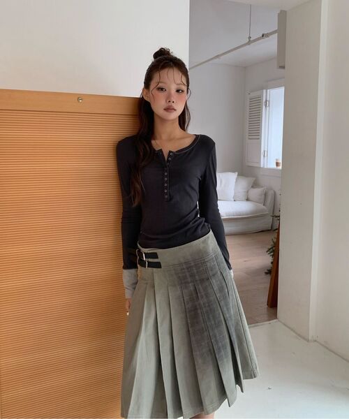 PORTERNA(ポルテナ)の「MIX POINT LONG SLEEVE BUTTON T-SHIRT-CHARCOAL(Tシャツ/カットソー・レディース・その他・X-SMALL/MEDIUM/SMALL)」の14枚目の写真