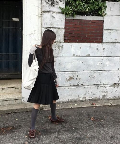 PORTERNA(ポルテナ)の「MIX POINT LONG SLEEVE BUTTON T-SHIRT-CHARCOAL(Tシャツ/カットソー・レディース・その他・X-SMALL/MEDIUM/SMALL)」の18枚目の写真
