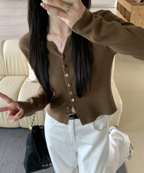 MAISON DE THERESE（メゾン ド テレーズ）の「インナーニット 長袖 ゴールドボタン 柔らか リブ素材 日常（ニット/セーター・レディース・ベージュ/ブラック/カーキ・S/M/L）」の3枚目の写真