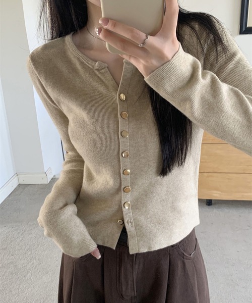 MAISON DE THERESE（メゾン ド テレーズ）の「インナーニット 長袖 ゴールドボタン 柔らか リブ素材 日常（ニット/セーター・レディース・ベージュ/ブラック/カーキ・S/M/L）」の8枚目の写真