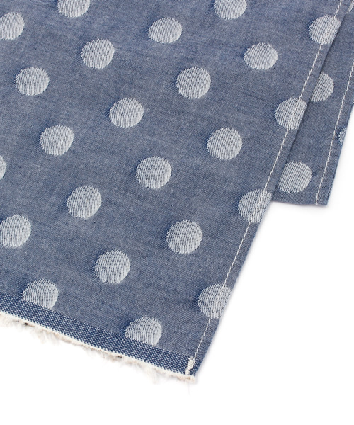 Denime（ドゥニーム）の「DOT CHAMBRAY STOLE（ストール/ショール・メンズ・インディゴブルー・FREE）」の4枚目の写真
