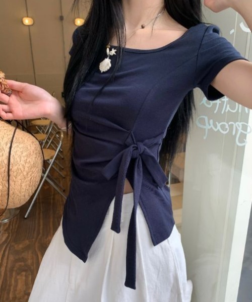 Teem Store(チームストア)の「【カラバリ】サイドリボンカシュクールTシャツ(Tシャツ/カットソー・レディース・イエロー/ネイビー/グリーン/ホワイト/サックスブルー/ブラック/パープル・F)」の4枚目の写真