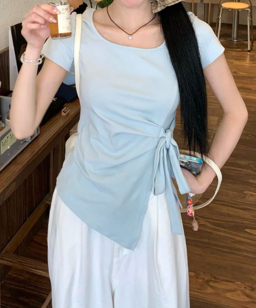 Teem Store(チームストア)の「【カラバリ】サイドリボンカシュクールTシャツ(Tシャツ/カットソー・レディース・イエロー/ネイビー/グリーン/ホワイト/サックスブルー/ブラック/パープル・F)」の5枚目の写真