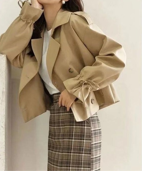 CHUL(チュル)の「ショート丈ダブルトレンチコート(トレンチコート・レディース・ブラック/ブラウン・SMALL/MEDIUM/LARGE/X-LARGE)」の1枚目の写真