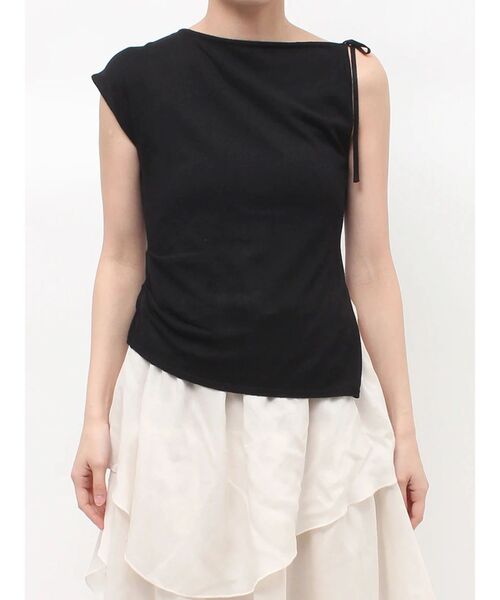 LAGUNAMOON（ラグナムーン）の「アシメギャザーリボンニットプルオーバー 【夏服】（ポロシャツ・レディース・ブラック/レッド/アイボリー・SMALL/MEDIUM/FREE）」の7枚目の写真