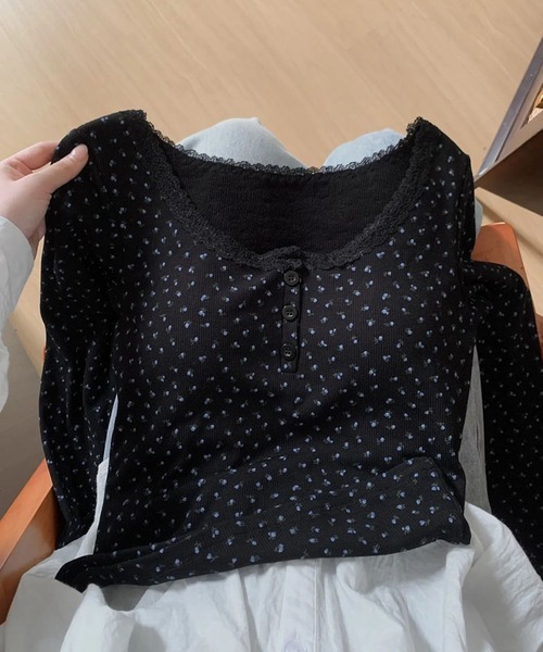 VIBGYOR（ヴィブジョー）の「【EIZZ/アイズ】［カップ付き］襟レース フロントボタン 小花柄 トップス / シャーリングデザイン 長袖 カットソー（Tシャツ/カットソー・レディース・ホワイト/アイボリー/ブラック・FREE）」の10枚目の写真
