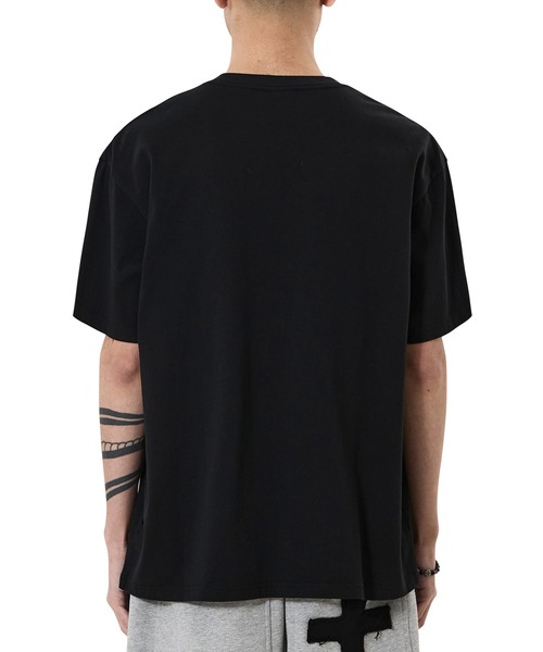 OY(オーワイ)の「『OY/オーワイ』RESISTANCE CROSS PATCH TEE/レジスタンスクロスパッチTシャツ(Tシャツ/カットソー・メンズ・ホワイト/ブラック・L/M)」の5枚目の写真