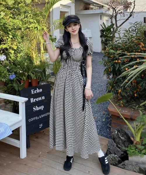 SHEPP(シープ)の「【お気に入り数1500人突破!】ギンガムチェック パフスリーブ シャーリング フレアロングワンピース(ワンピース・レディース・ブラック・M/S)」の13枚目の写真