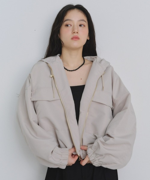 P.V.T(ピーブイティー)の「裾バルーンマウンテンパーカー(マウンテンパーカー・レディース・Black/カーキ/アイボリー・M)」の2枚目の写真