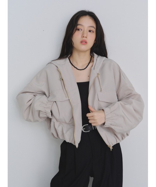 P.V.T(ピーブイティー)の「裾バルーンマウンテンパーカー(マウンテンパーカー・レディース・Black/カーキ/アイボリー・M)」の4枚目の写真