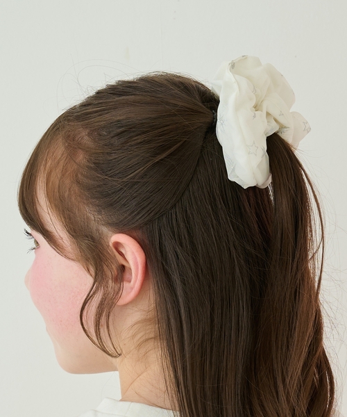 mezzo piano Junior(メゾピアノジュニア)の「音符シリーズチュールシュシュ(その他ヘアアクセサリー・キッズ・サックスブルー/オフホワイト/ネイビー・F)」の1枚目の写真