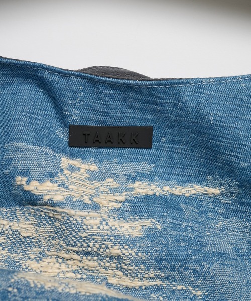 TAAKK（ターク）の「【TAAKK/ターク】Denim Bag (Middle)（ショルダーバッグ・メンズ・インディゴブルー/ブラウン・FREE）」の8枚目の写真
