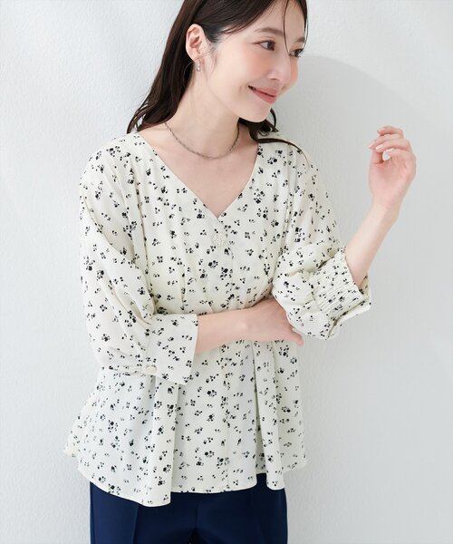 natural couture(ナチュラルクチュール)の「〈osono〉タックデザインぺプラム5分袖ブラウス(シャツ/ブラウス・レディース・オフホワイト/その他2/その他1/ドット/チェック/ストライプ/ネイビー・FREE)」の5枚目の写真