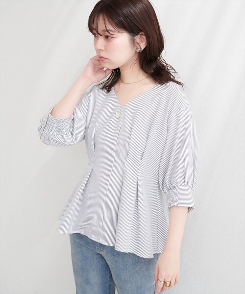 natural couture(ナチュラルクチュール)の「〈osono〉タックデザインぺプラム5分袖ブラウス(シャツ/ブラウス・レディース・オフホワイト/その他2/その他1/ドット/チェック/ストライプ/ネイビー・FREE)」の1枚目の写真