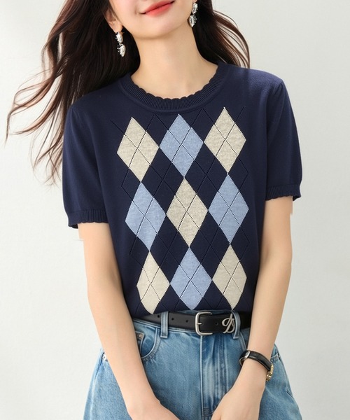 AMAJI(アマジ)の「ラウンドネック 菱形柄 半袖 ニットトップス(ニット/セーター・レディース・ネイビー・X-LARGE/LARGE/MEDIUM/SMALL)」の1枚目の写真
