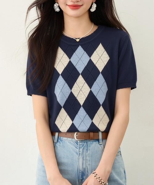 AMAJI(アマジ)の「ラウンドネック 菱形柄 半袖 ニットトップス(ニット/セーター・レディース・ネイビー・X-LARGE/LARGE/MEDIUM/SMALL)」の4枚目の写真