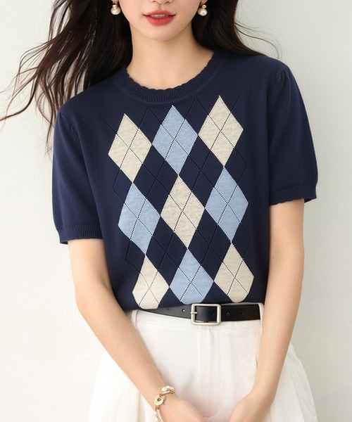 AMAJI(アマジ)の「ラウンドネック 菱形柄 半袖 ニットトップス(ニット/セーター・レディース・ネイビー・X-LARGE/LARGE/MEDIUM/SMALL)」の2枚目の写真