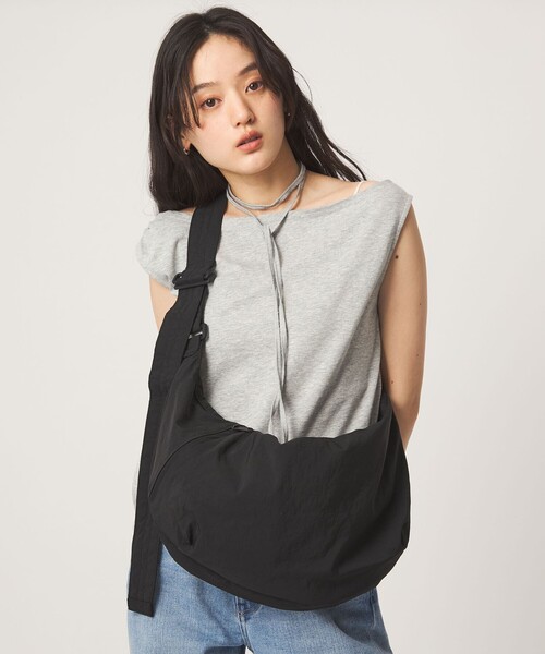 green label relaxing(グリーンレーベルリラクシング)の「【WEB限定】2WAY ラウンドショルダーバッグ / ユニセックス はっ水(ショルダーバッグ・レディース・ブラック/オフホワイト/ブラウン/オリーブ/ライトグレー・FREE)」の10枚目の写真