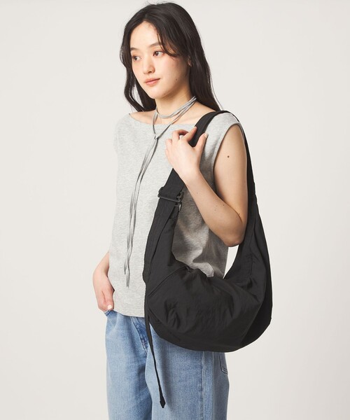 green label relaxing(グリーンレーベルリラクシング)の「【WEB限定】2WAY ラウンドショルダーバッグ / ユニセックス はっ水(ショルダーバッグ・レディース・ブラック/オフホワイト/ブラウン/オリーブ/ライトグレー・FREE)」の13枚目の写真
