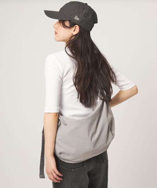 green label relaxing(グリーンレーベルリラクシング)の「【WEB限定】2WAY ラウンドショルダーバッグ / ユニセックス はっ水(ショルダーバッグ・レディース・ブラック/オフホワイト/ブラウン/オリーブ/ライトグレー・FREE)」の22枚目の写真