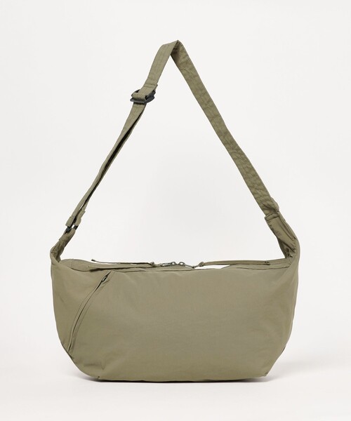 green label relaxing(グリーンレーベルリラクシング)の「【WEB限定】2WAY ラウンドショルダーバッグ / ユニセックス はっ水(ショルダーバッグ・レディース・ブラック/オフホワイト/ブラウン/オリーブ/ライトグレー・FREE)」の13枚目の写真