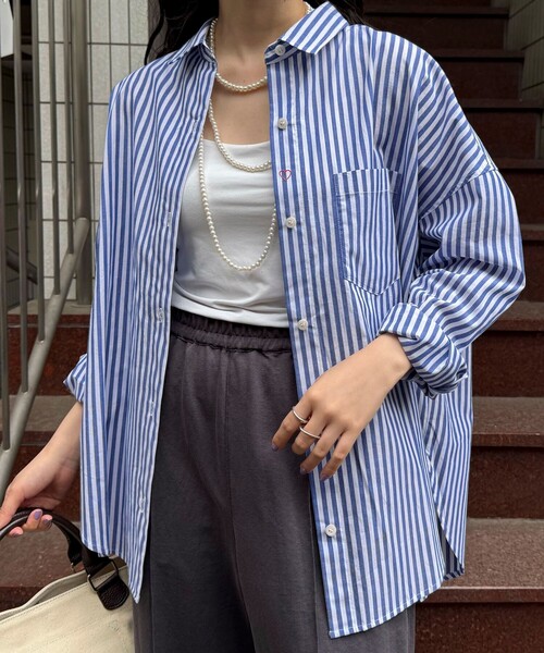 fredy emue(フレディエミュ)の「汗染み軽減加工COTTONオーバーシャツ(シャツ/ブラウス・レディース・ブルー系その他/サックスブルー/ブラウン系その他/オフホワイト・38)」の4枚目の写真