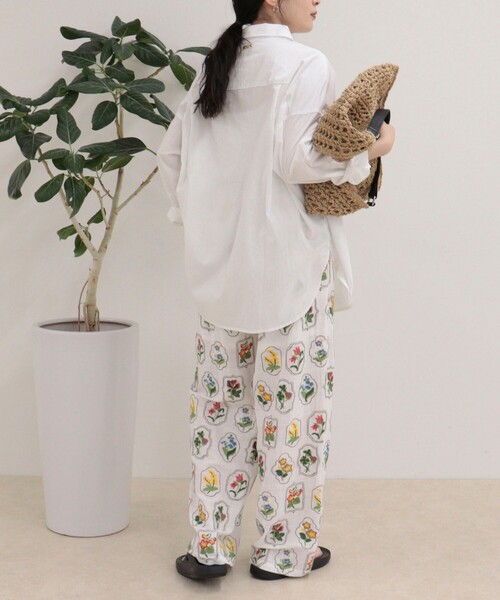 fredy emue(フレディエミュ)の「汗染み軽減加工COTTONオーバーシャツ(シャツ/ブラウス・レディース・ブルー系その他/サックスブルー/ブラウン系その他/オフホワイト・38)」の7枚目の写真