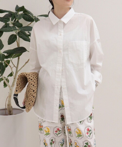 fredy emue(フレディエミュ)の「汗染み軽減加工COTTONオーバーシャツ(シャツ/ブラウス・レディース・ブルー系その他/サックスブルー/ブラウン系その他/オフホワイト・38)」の9枚目の写真