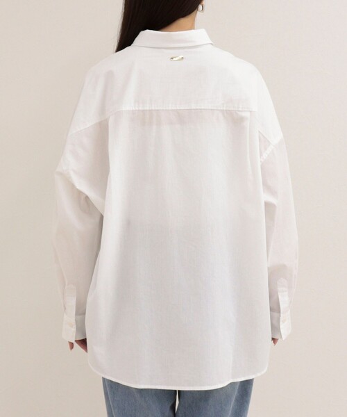 fredy emue(フレディエミュ)の「汗染み軽減加工COTTONオーバーシャツ(シャツ/ブラウス・レディース・ブルー系その他/サックスブルー/ブラウン系その他/オフホワイト・38)」の15枚目の写真