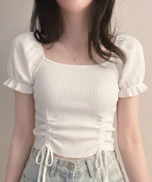 SHEPP(シープ)の「サイドドロスト シャーリング パフスリーブ 半袖ブラウス トップス(Tシャツ/カットソー・レディース・ホワイト・S/M)」の4枚目の写真