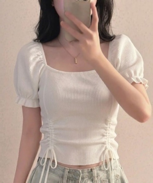SHEPP(シープ)の「サイドドロスト シャーリング パフスリーブ 半袖ブラウス トップス(Tシャツ/カットソー・レディース・ホワイト・S/M)」の3枚目の写真