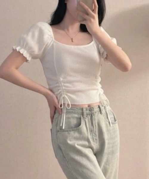 SHEPP(シープ)の「サイドドロスト シャーリング パフスリーブ 半袖ブラウス トップス(Tシャツ/カットソー・レディース・ホワイト・S/M)」の5枚目の写真