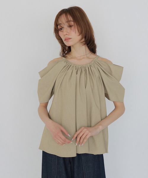 CLEIO(クレイオ)の「【CLEIO】オフショルダードレープギャザーブラウス OFF-SHOULDER DRAPE GATHER BLOUSE(シャツ/ブラウス・レディース・ネイビー/カーキ/ベージュ・FREE)」の14枚目の写真