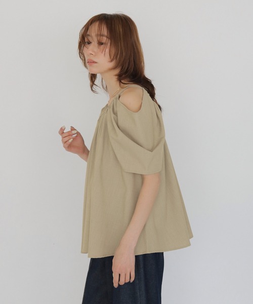CLEIO(クレイオ)の「【CLEIO】オフショルダードレープギャザーブラウス OFF-SHOULDER DRAPE GATHER BLOUSE(シャツ/ブラウス・レディース・ネイビー/カーキ/ベージュ・FREE)」の19枚目の写真
